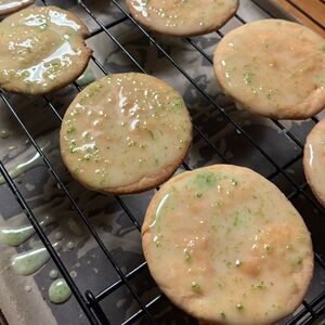 SOLD POSH WONT‎ LET ME DELETE BC OF THEIR DUMB POLICY DO NOT BUY